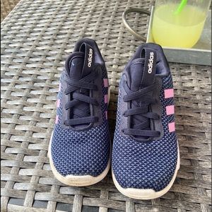 Size 9 toddler girls adidas EUC no rips or tears